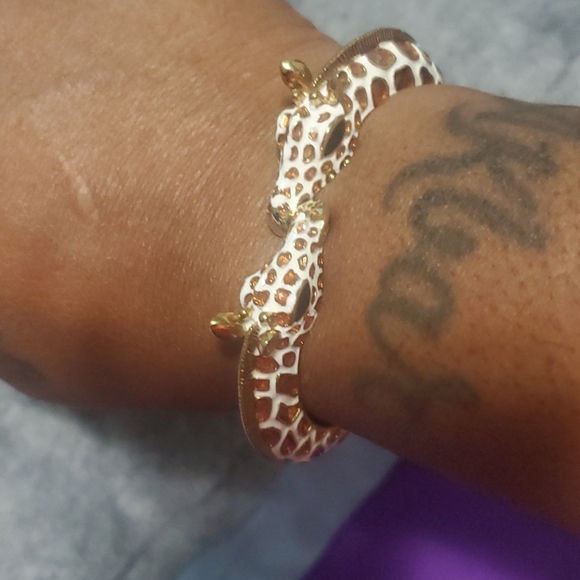 COPY - Nice Giraffe Bracelet - Picture 9 of 11